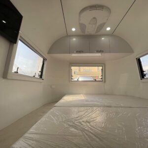 Airstream Caravans Trailer with Bedroom/Living Room/Bathroom and Kitchen.Now Travelling is Much Easy, 24 * 7.15 * 8ft.