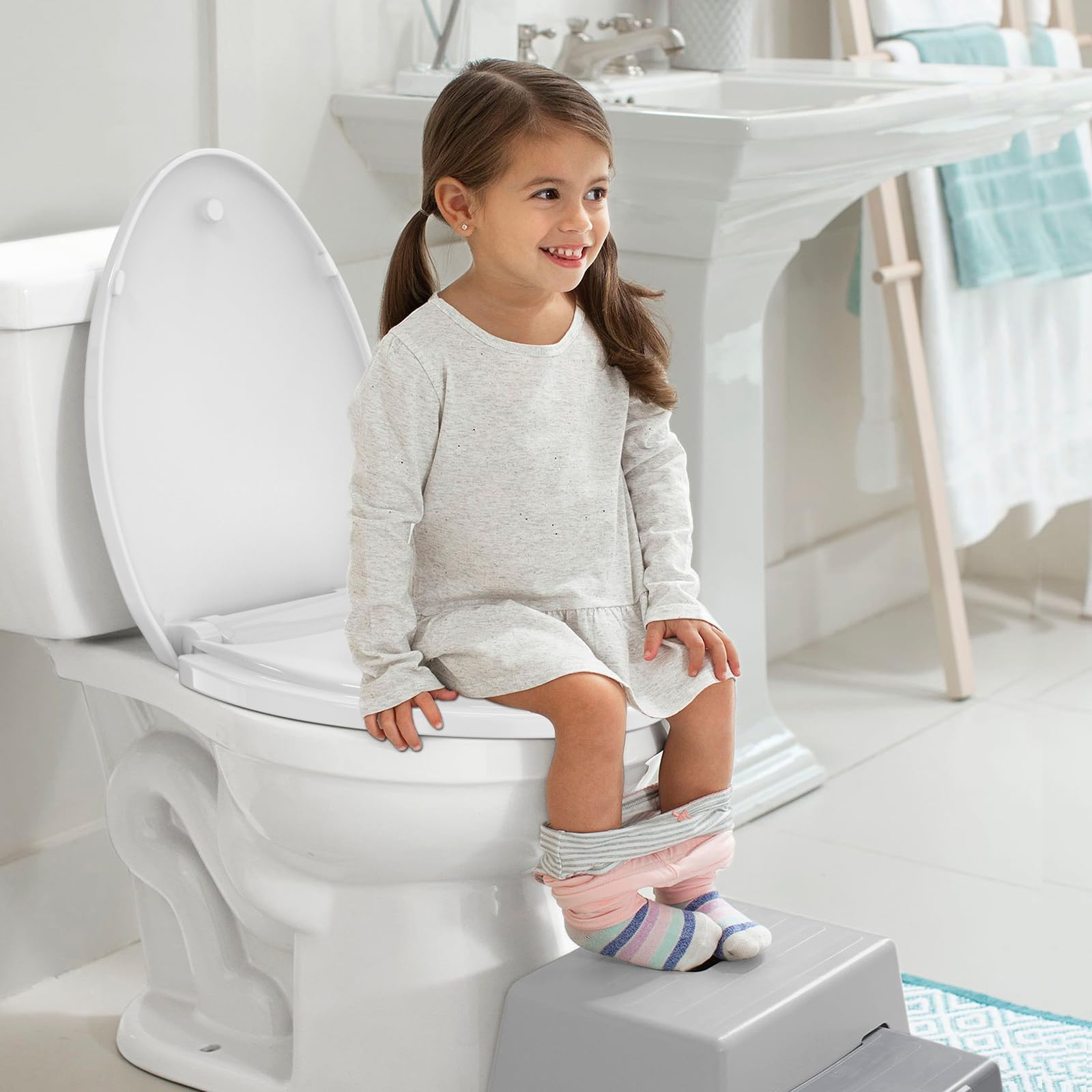 MUNNAR CR107 Toilet Seat with Toddler Seat Built in, Potty Training Toilet Seat, with Slow Close and Magnet, Easy Cleaning, for Toddlers, Children and Adults, Elongated, White, 18.5"