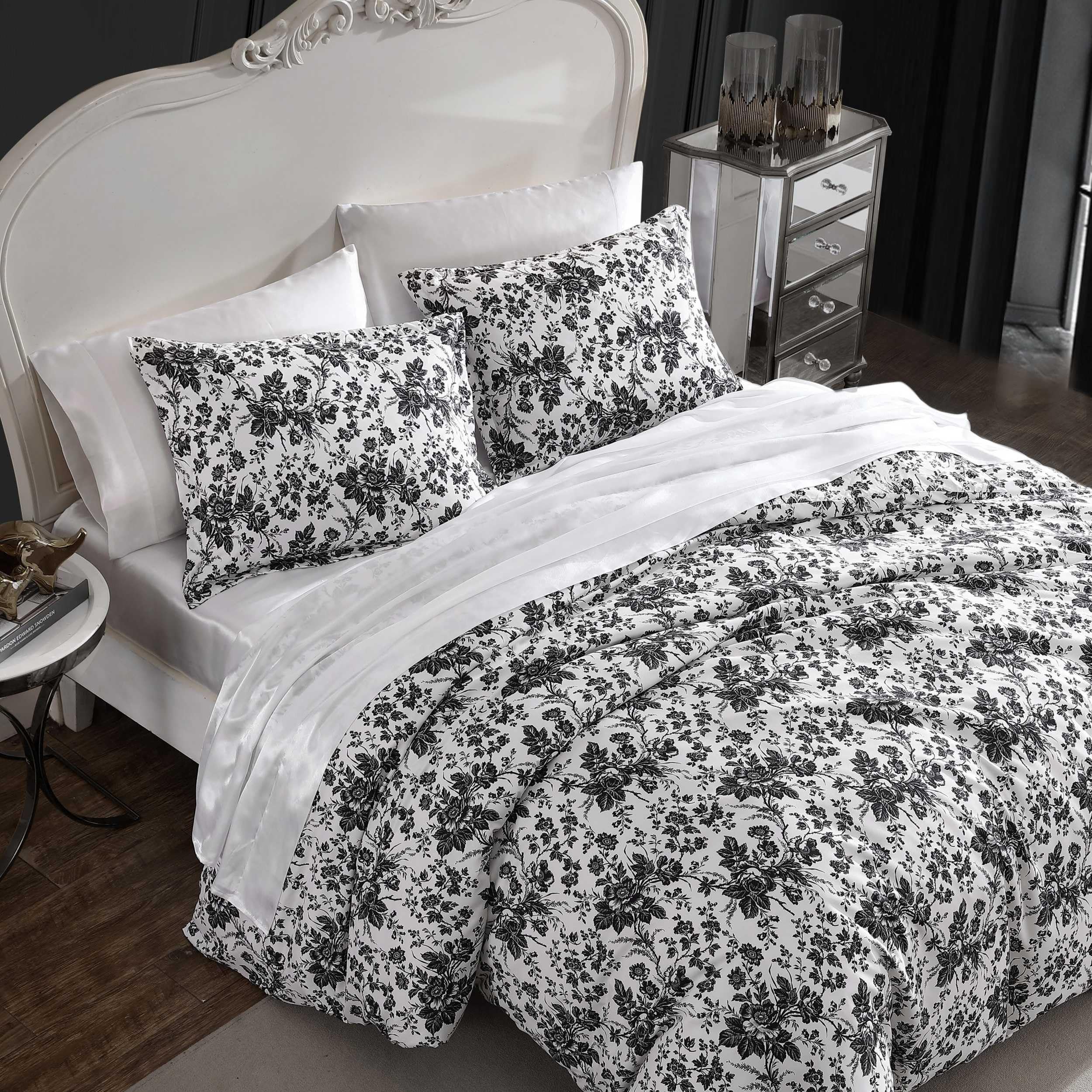 Betsey Johnson - Queen Duvet Cover, Soft Bedding Set with Matching Shams, Floral Home Decor (Betseys Toile Black, Queen)