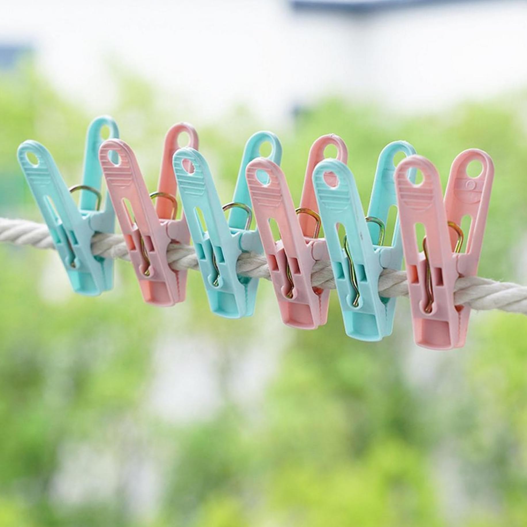 Coat Hangers Pegs for Washing Line 31Psc Non Slip Windproof PP Material Pegs with Basket Multifunctional Fastening Waterproof Laundry Pegs with Durable Spring