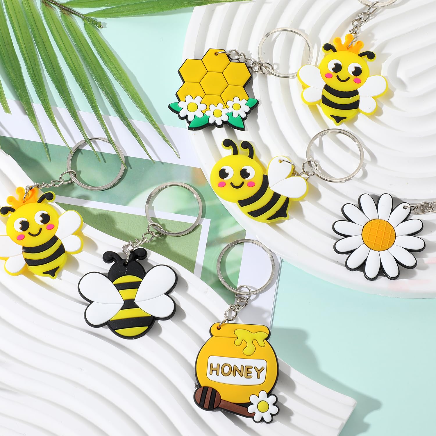 ZAUGONTW 48 Pcs Bee Keychain, Bee Party Favors Bee Decorations, Flower Honey Pots Bees Decor for Bee Theme Party Baby Shower Kids Birthday Supplies Decorations