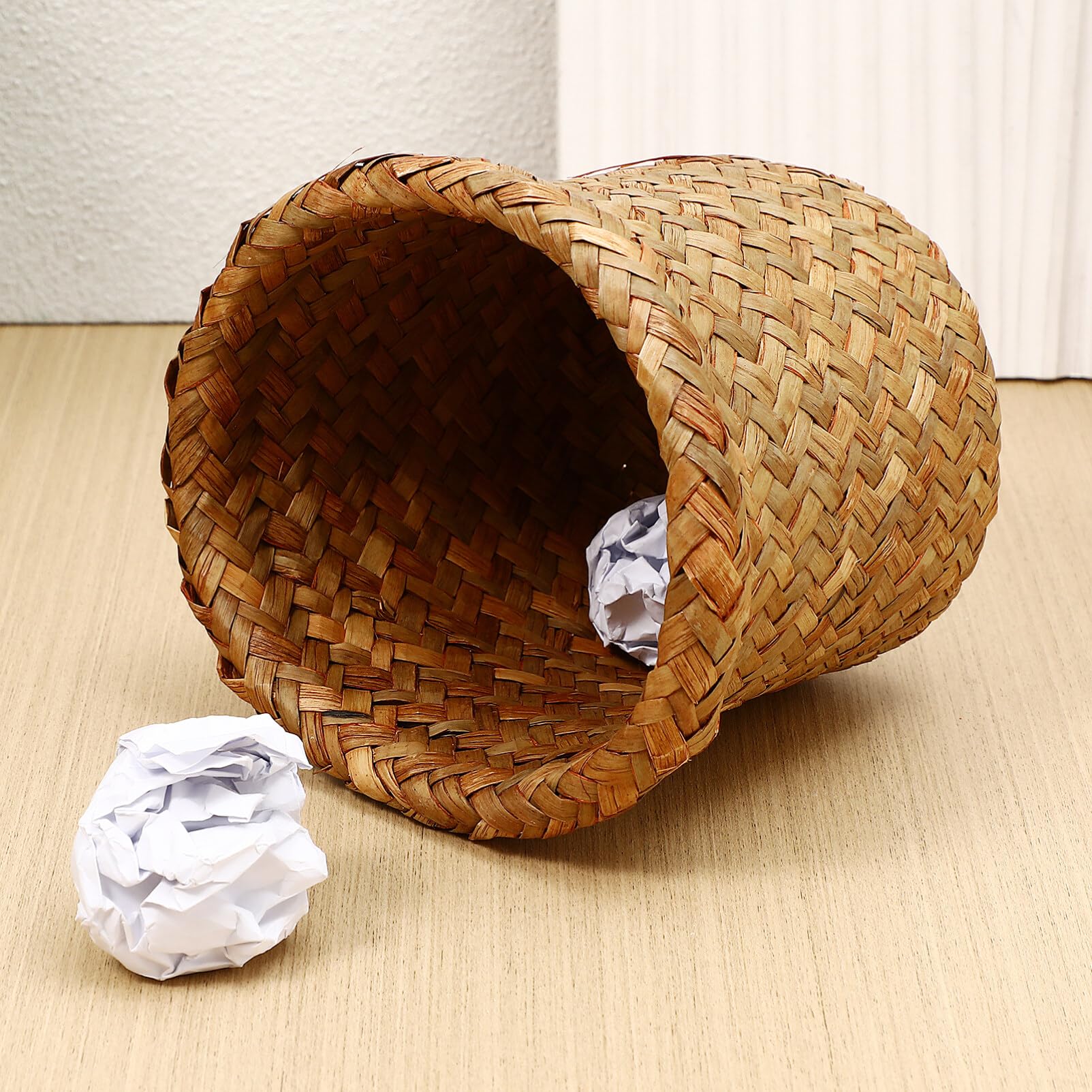 PRETYZOOM Wicker Trash Can Rattan Waste Basket Small Round Seagrass Garbage Can Rubbish Basket Bin for Home Bathroom Bedroom Kitchen Office