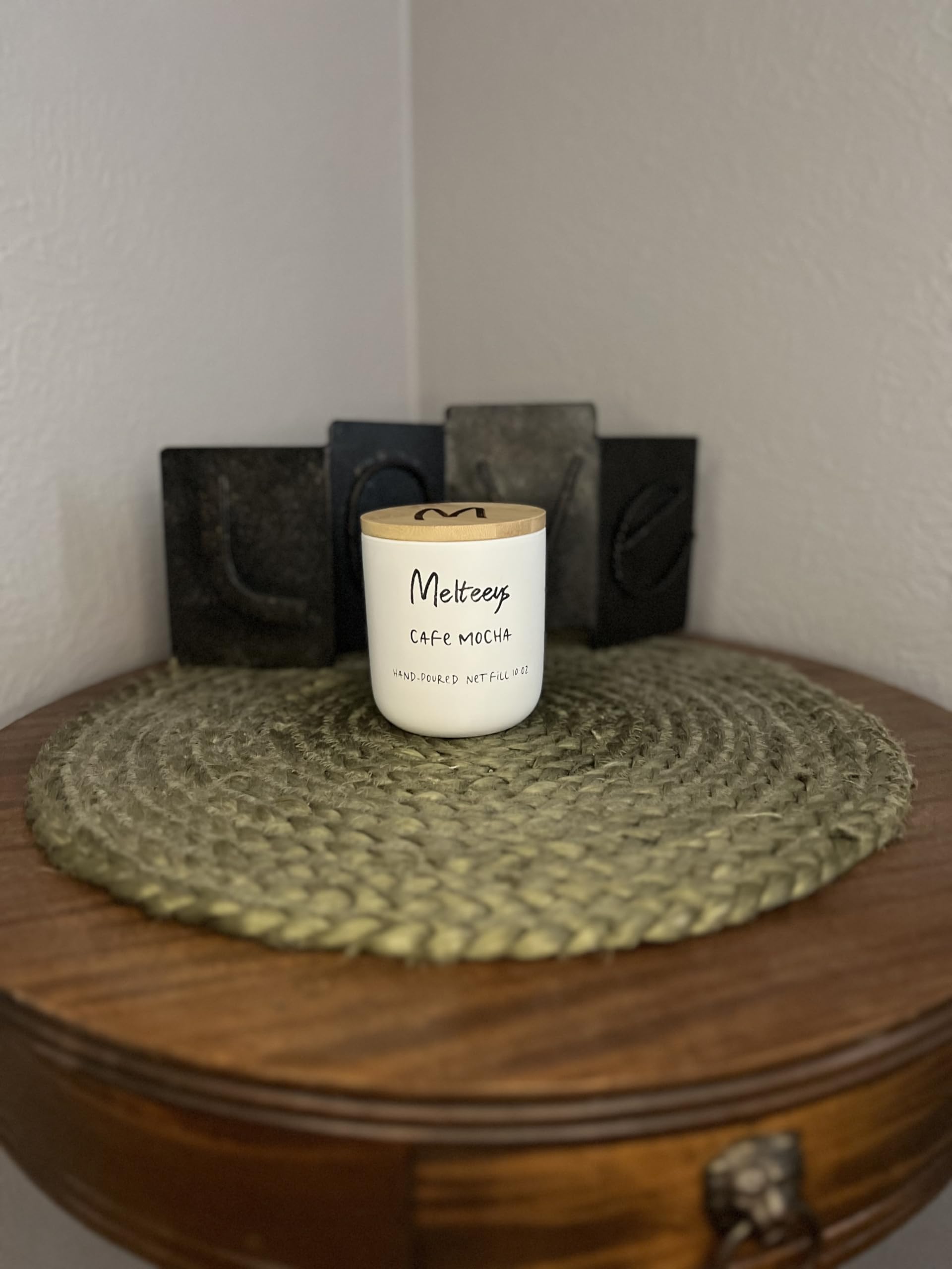 Melteeys Cafe Mocha 10 Oz Candle in Ceramic Jar - Luxury Hand-Poured Candle - Custom Wax Blend with Coconut, Beeswax, and Soy - Parafin Free - Made with love in small batches