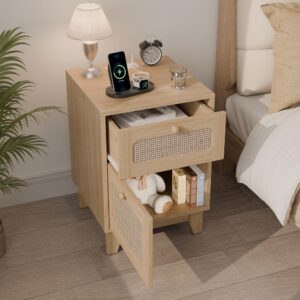 Modern Rattan Nightstand Set of 2, Wicker Rattan Stand with Drawer and Charge Station, Wooden Bedside Table for Small Spaces, Natural Wood Side Table for Bedroom (with Charging Station, 2)