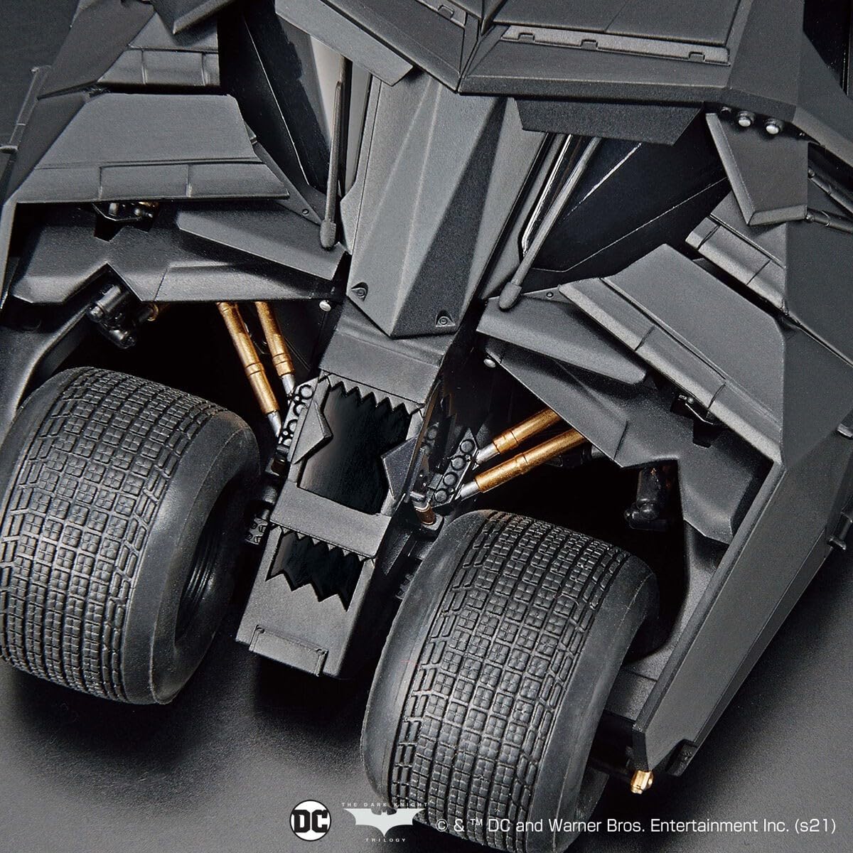 BANDAI SPIRITS DC Comics - Batman 1/35 Batmobile (Batman Begins) - Model Kit