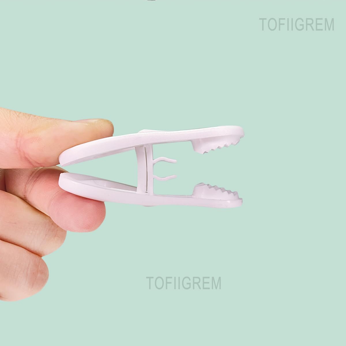 TOFIIGREM White Hanger Clips 50 Pack, Multi-Purpose Plastic Hangers Clips Perfect for Plastic Clothes Hangers, Clothes Pins Finger Clip for Skirt Pants Hangers