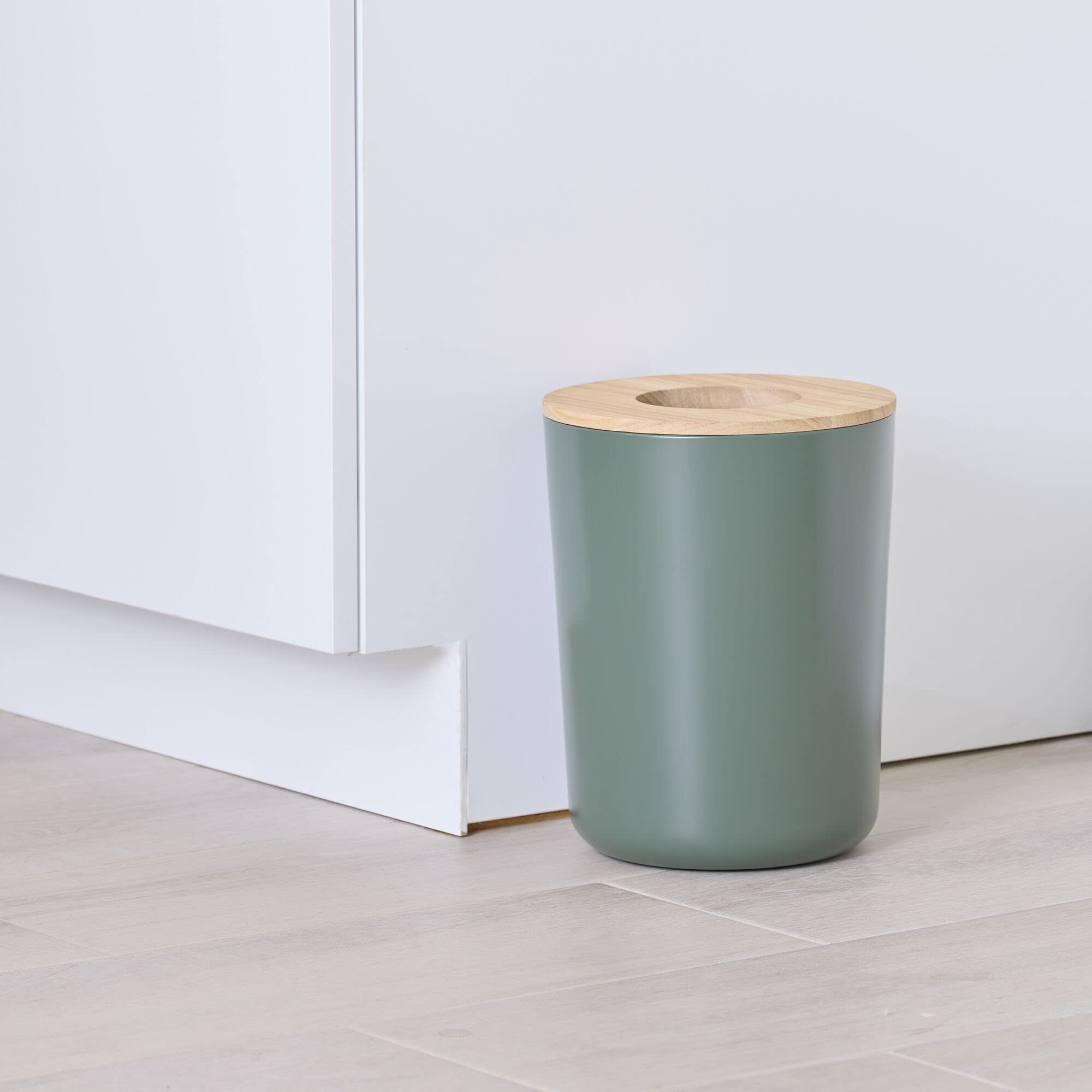 iDesign Ceramic Earth Collection Steel Waste Basket with Paulownia Wood Lid, Moss/Natural