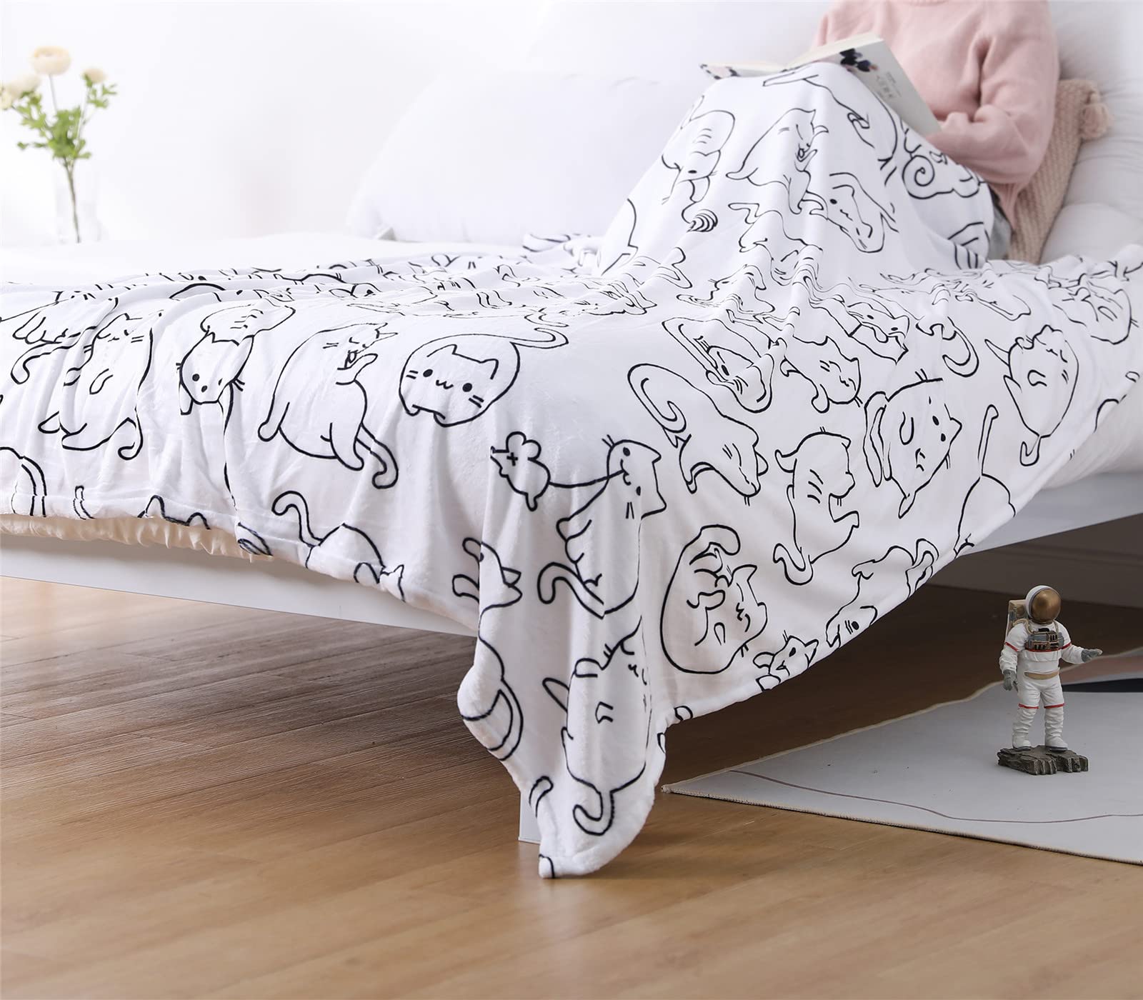 Sviuse Cat Blanket Twin Size Blanket Cat Gifts for Cat Lovers Soft Flannel White Cats Pattern Throw for Girls Women Kids (60" X 80", Cat 2)