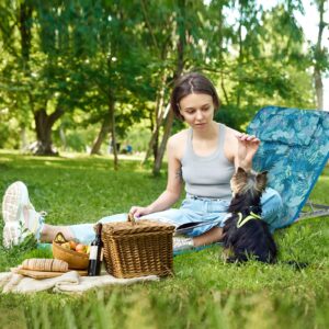 Giantex Beach Chairs for Adults 2 Pack Set with Side Table, Folding Lounge Chairs, 5 Position Adjustable Lawn Chair for Sunbathing, Patio Chaise Lounge Lightweight Backpack Camping Chairs (Navy)