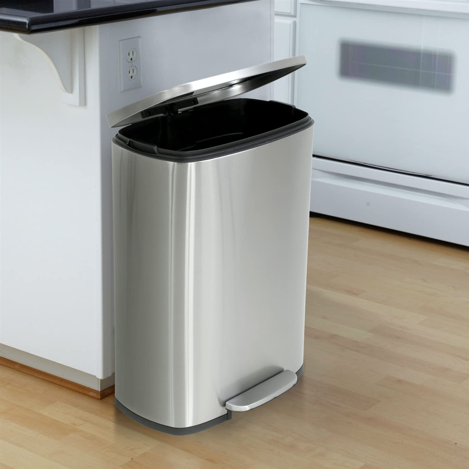 Trash Can, Garbage Can 8 Gallon/ 30L Stainless Steel Metal Bathroom Step Trash Can for Home and Kitchen Waste and Recycling with Lid, Inner Bucket