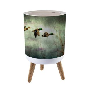 ikflwjutfw small trash can with lid flight of mallard ducks 7 liter round garbage can elasticity press cover lid wastebasket for kitchen bathroom office 1.8 gallon