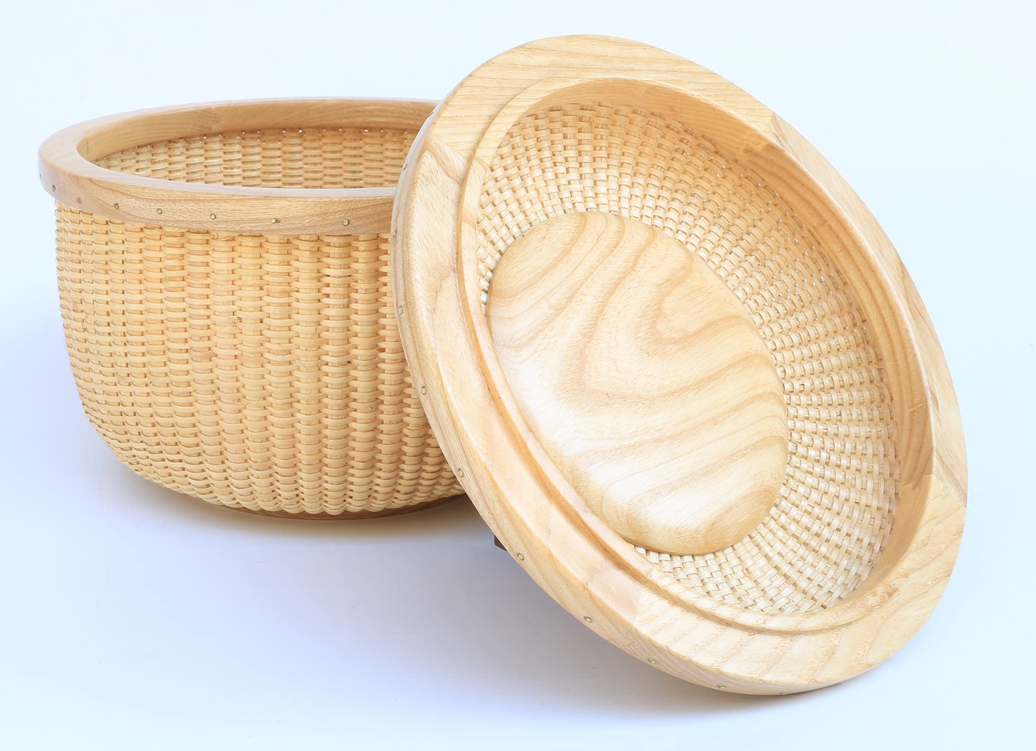 Nantucket Basket Wisteria Woven Natural Material Basket with Lid Storage Basket Round Shape