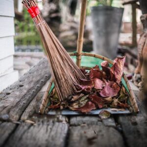 1 Piece of 32 inch Multi-Surface Sturdy Outdoor Authentic Coconut Leaf Broom Asian Heavy Duty Broom Thai Natural Coconut Leaf Broom (Country Rustic)