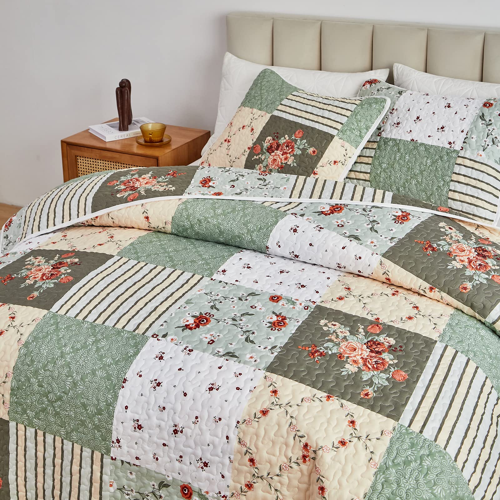 Patchwork Quilt Set Twin Size, 2 Pieces Green White Floral Plaid Design Summer Bedspread Coverlet Set, Soft Microfiber Reversible Lightweight Bed Cover for Kids (68" x 86", 1 Quilt+ 1 Pillow Sham)