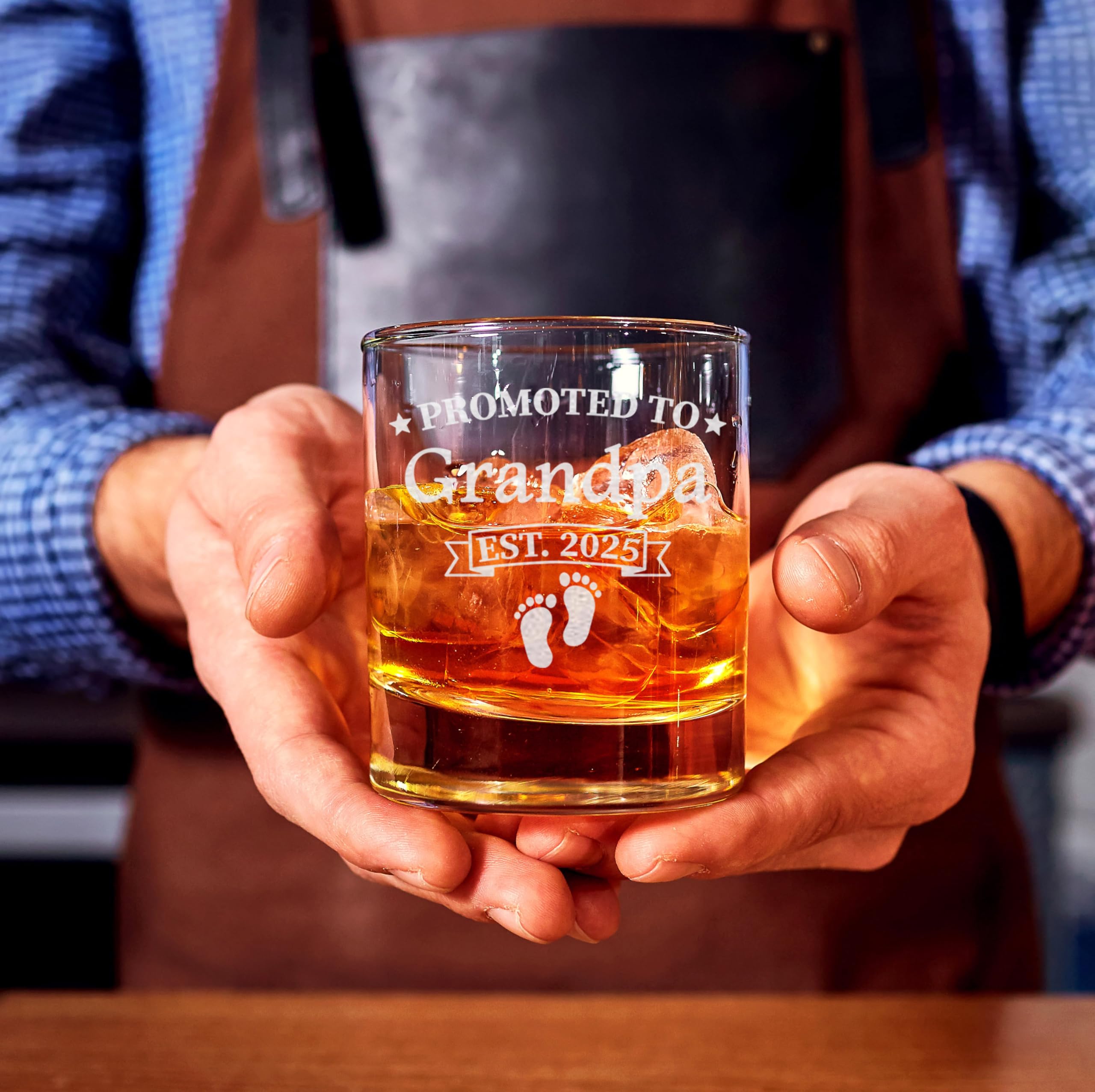 CARVELITA Promoted To Grandpa Est 2025 Whiskey Glass - 11oz Old Fashioned Bourbon Rocks Glass - First Time Grandparents Gifts - Grandparent Announcement - New Grandparent Gifts First Time, Papa To Be