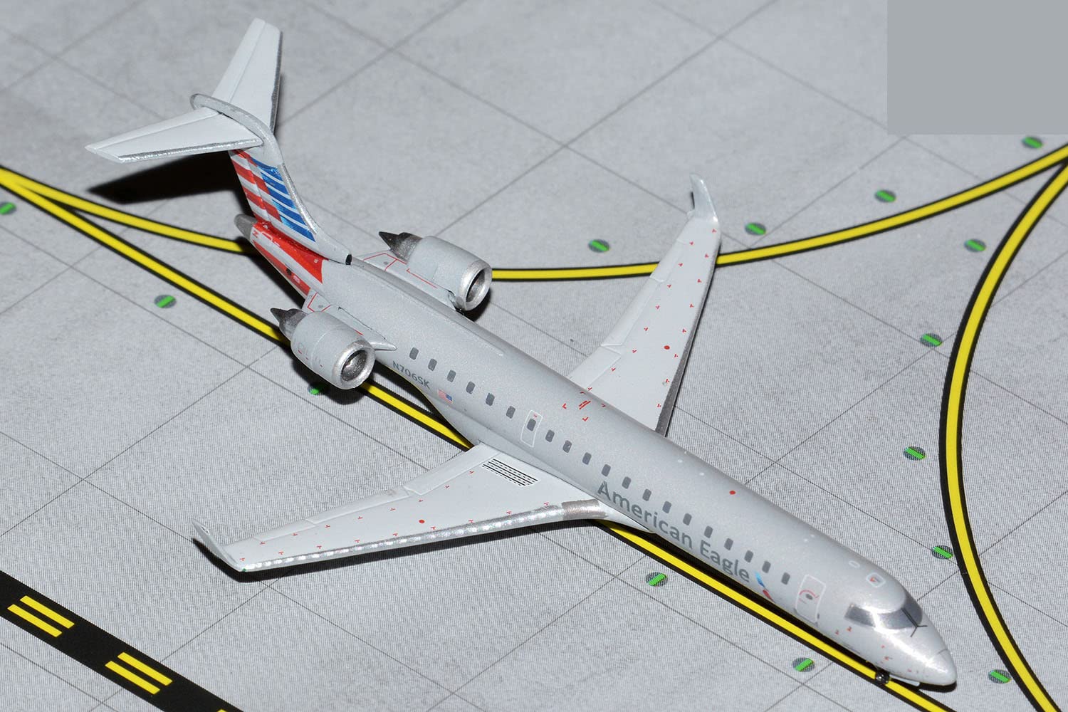 GeminiJets Bombardier CRJ700 Commercial Aircraft American Airlines - American Eagle Silver with Striped Tail 1/400 Diecast Model Airplane