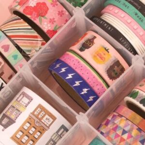 Craftelier - Washi Tapes Organiser Box | Transparent with Adjustable Compartments | Box Size: 28 x 17 x 5,6 cm - Minimum Compartment Size: 5,5 x 5,5 cm