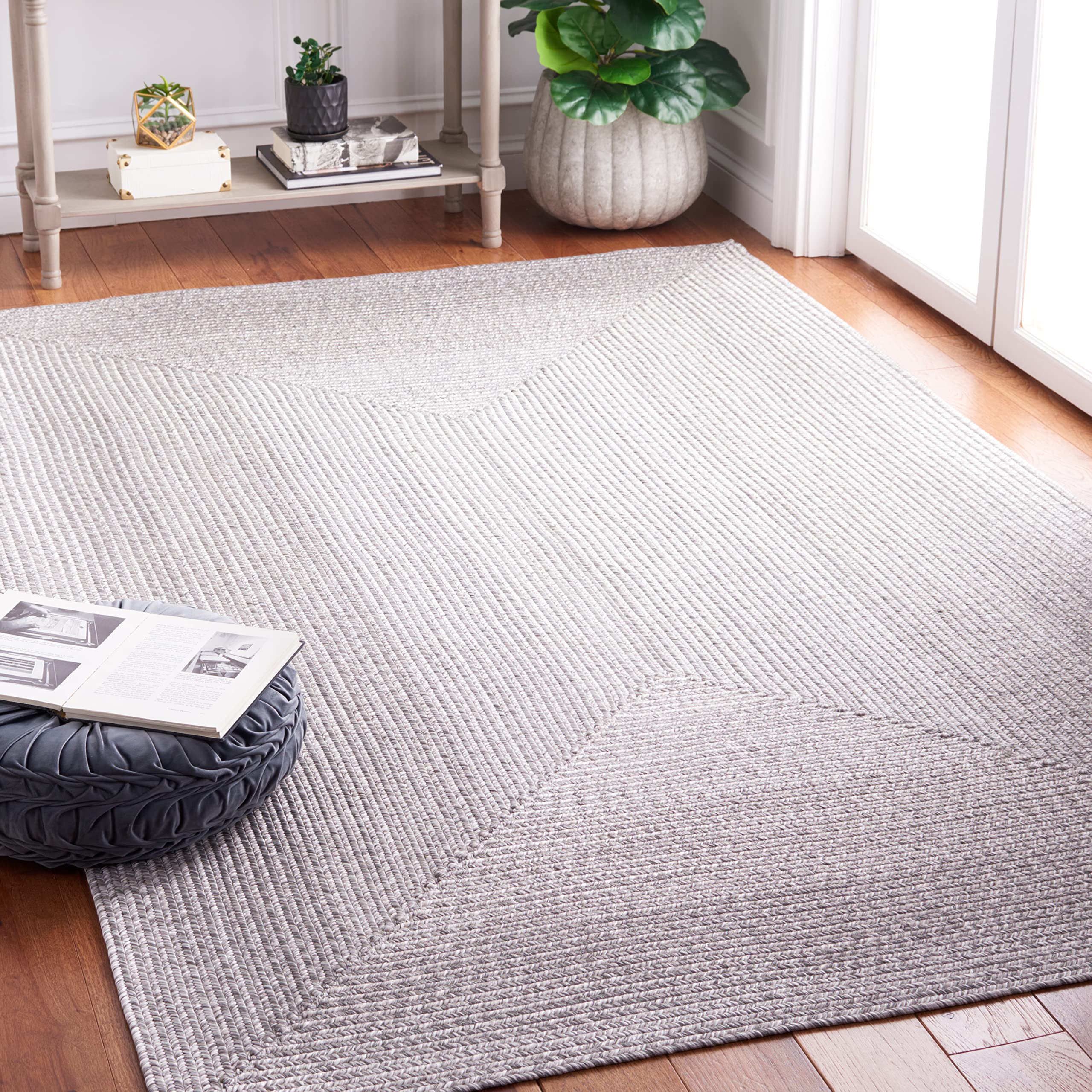 SAFAVIEH Braided Collection Accent Rug - 4' x 6', Grey, Handmade Farmhouse, Ideal for High Traffic Areas in Entryway, Living Room, Bedroom (BRA220F)