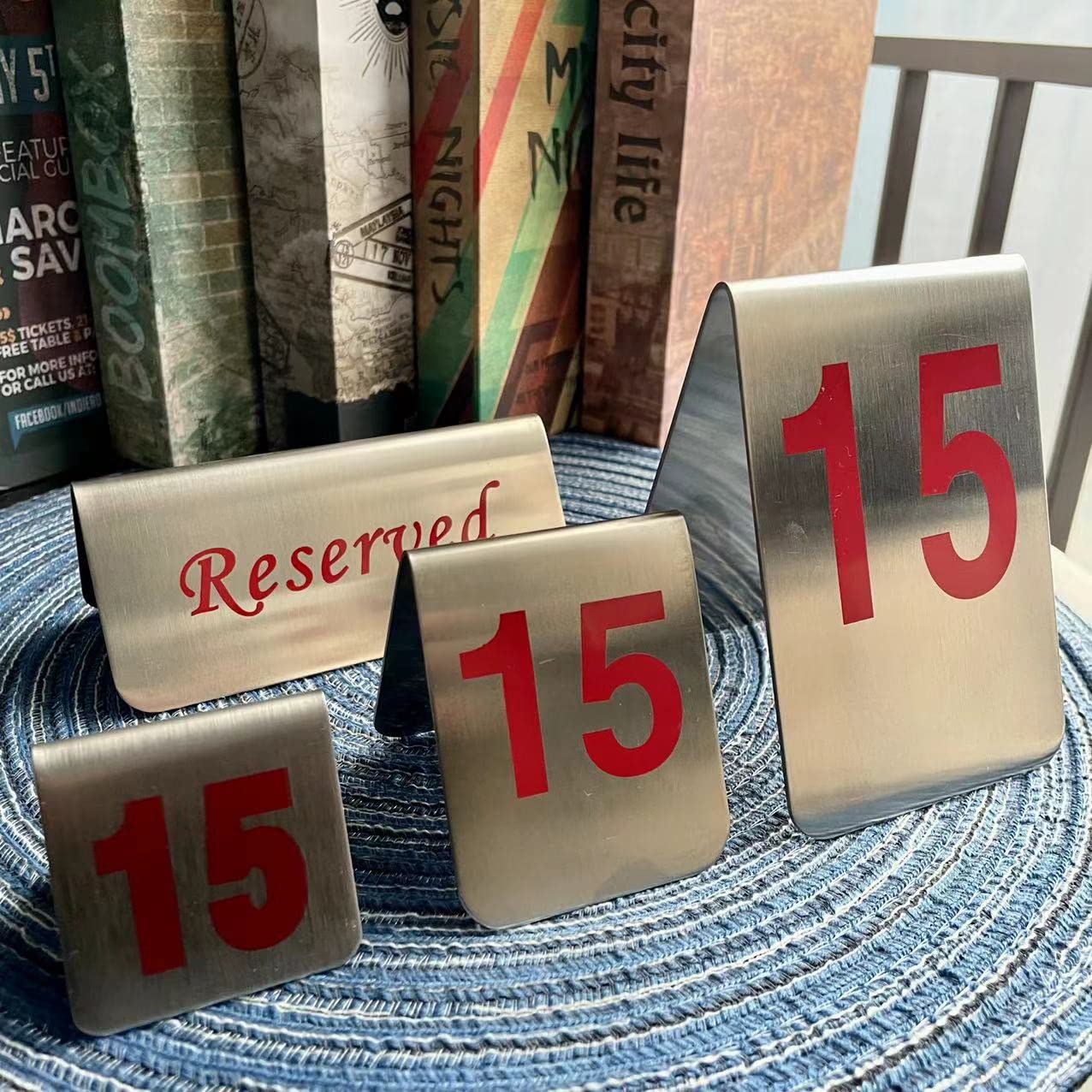 10 Pcs Metal Place Cards Stackable Tent Style Table Numbers，Place Card Holders for Celebration Wedding Party Restaurants Cafes Bars Gatherings meeting Room Board Game Serial (Medium 1-10, Black)