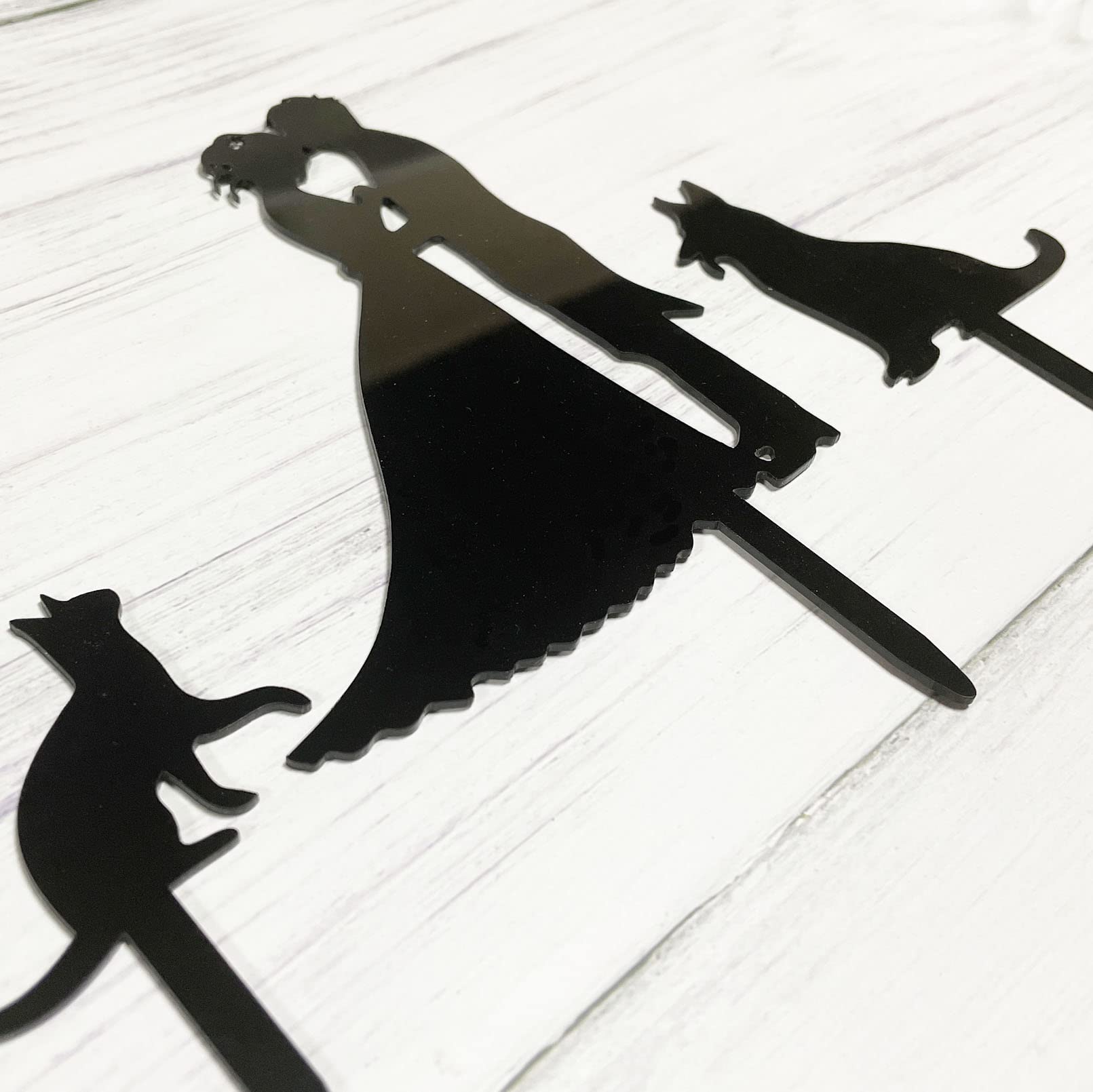 Mr and Mrs Cake Topper,Kissing Bride and Groom with Cat and Dog Silhouette Wedding Cake Topper