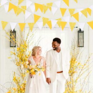 32Ft Yellow Plaid Checkered White Pennant Banner Fabric Gingham Triangle Flag Bunting Garland for Picnic BBQ Bee Sunflower Wedding Birthday Baby Shower Lemon Party Outdoor Garden Hanging Decoration