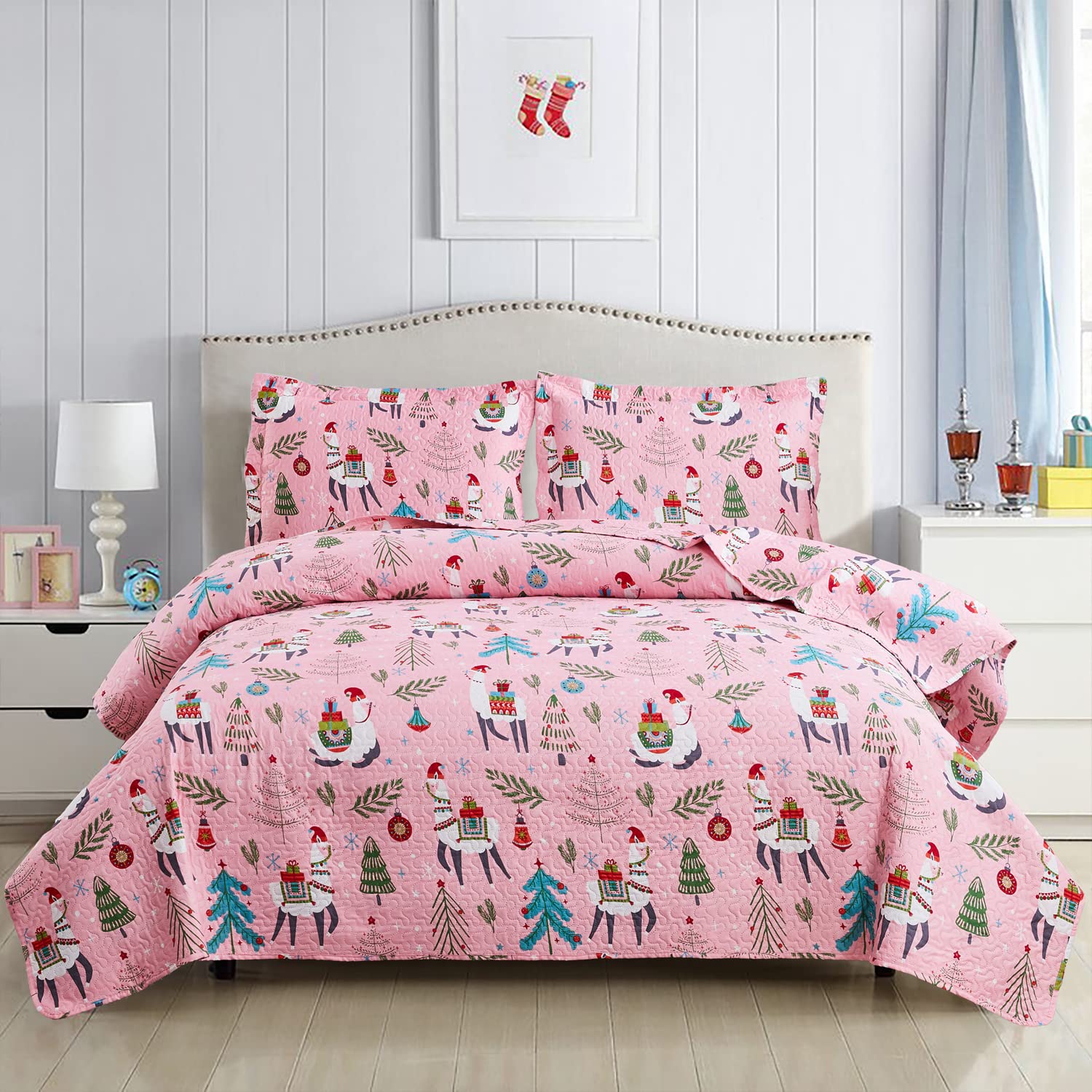 CHESITY Christmas Bedding Quilt Set Queen Size 3-Piece Kids Bedspread Xmas Bedding Set with Alpaca Pattern Lightweight Coverlet Cover for All Season (Pink, 1 Quilt + 2 Pillowcases)