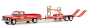 greenlight 32250-b hitch & tow series 25 - 1982 gmc k-2500 sierra grande wideside with tandem car trailer - busted knuckle garage 1/64 scale,adults unisex