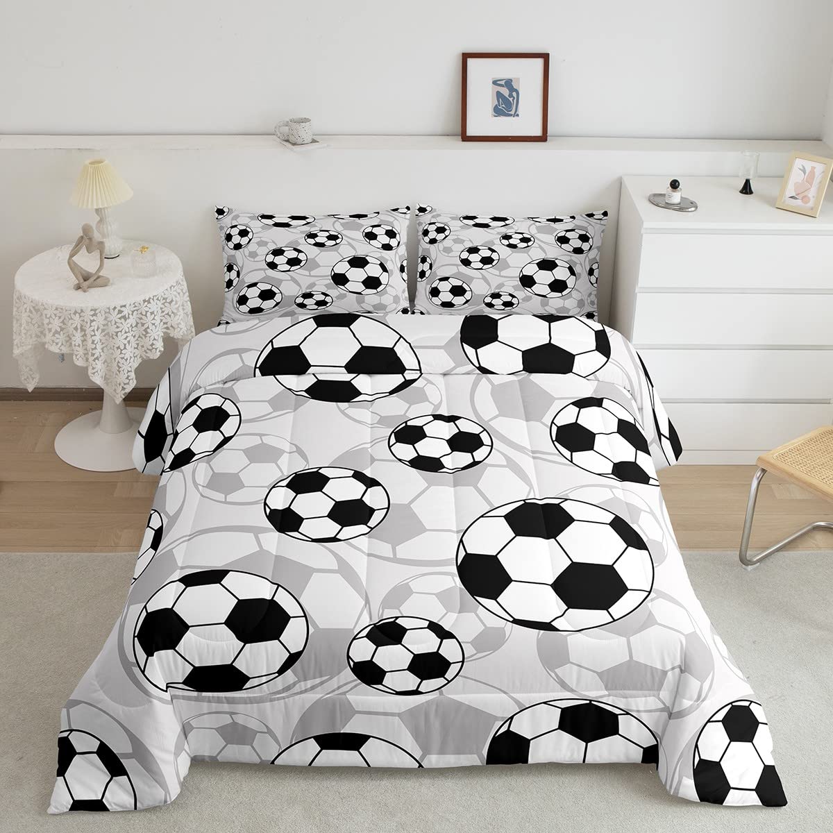 Football Comforter Set Soccer Ball Sports Pattern Bedding Bed Set for Kids Boys Girls Sports Theme Comforter Inner Fill Ball Competition Games Quilt Set Bedroom Collection 2Pcs Twin Size