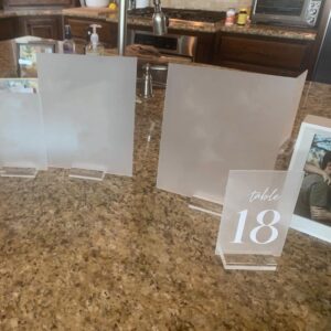 4 Pcs Clear Acrylic Place Card Holders,Clear Acrylic Base Wedding Signs Clear Table Number Holders for Wedding Party Events Decoration(2.8 x 2 x 0.4 Inch)