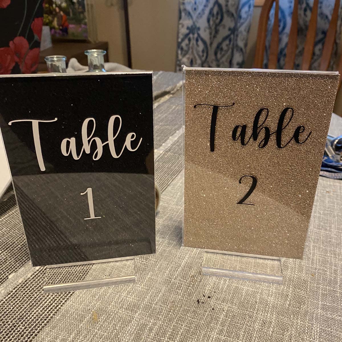 4 Pcs Clear Acrylic Place Card Holders,Clear Acrylic Base Wedding Signs Clear Table Number Holders for Wedding Party Events Decoration(2.8 x 2 x 0.4 Inch)