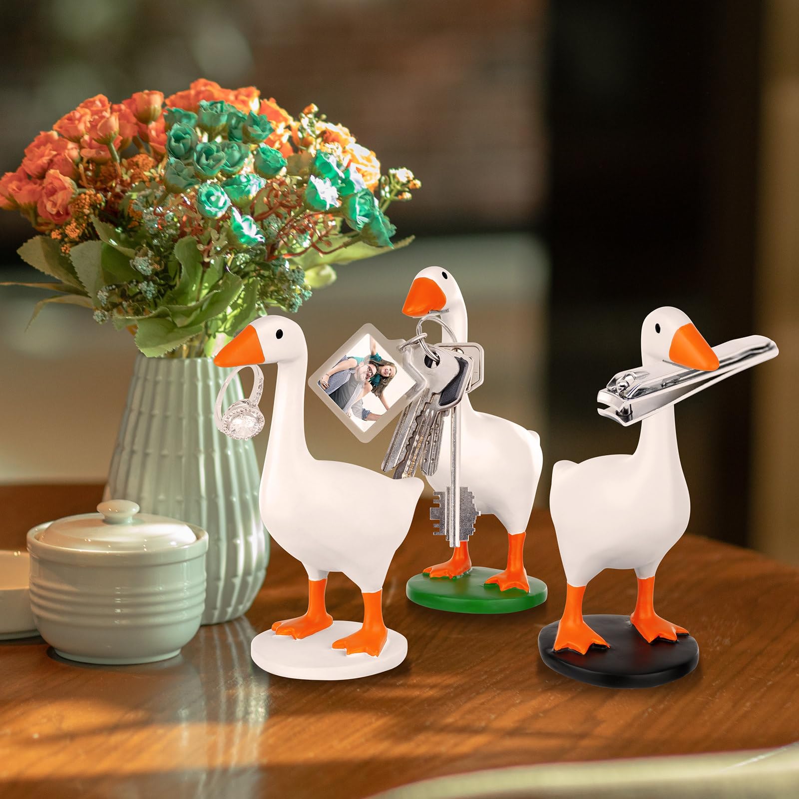 Leiormvses Magnetic Goose Duck Key Holder 1 Pcs, Room Decorations Cute Figurines Ornament Goose Merch Animal Statues for Home Decor Housewarming Gifts (White Base)