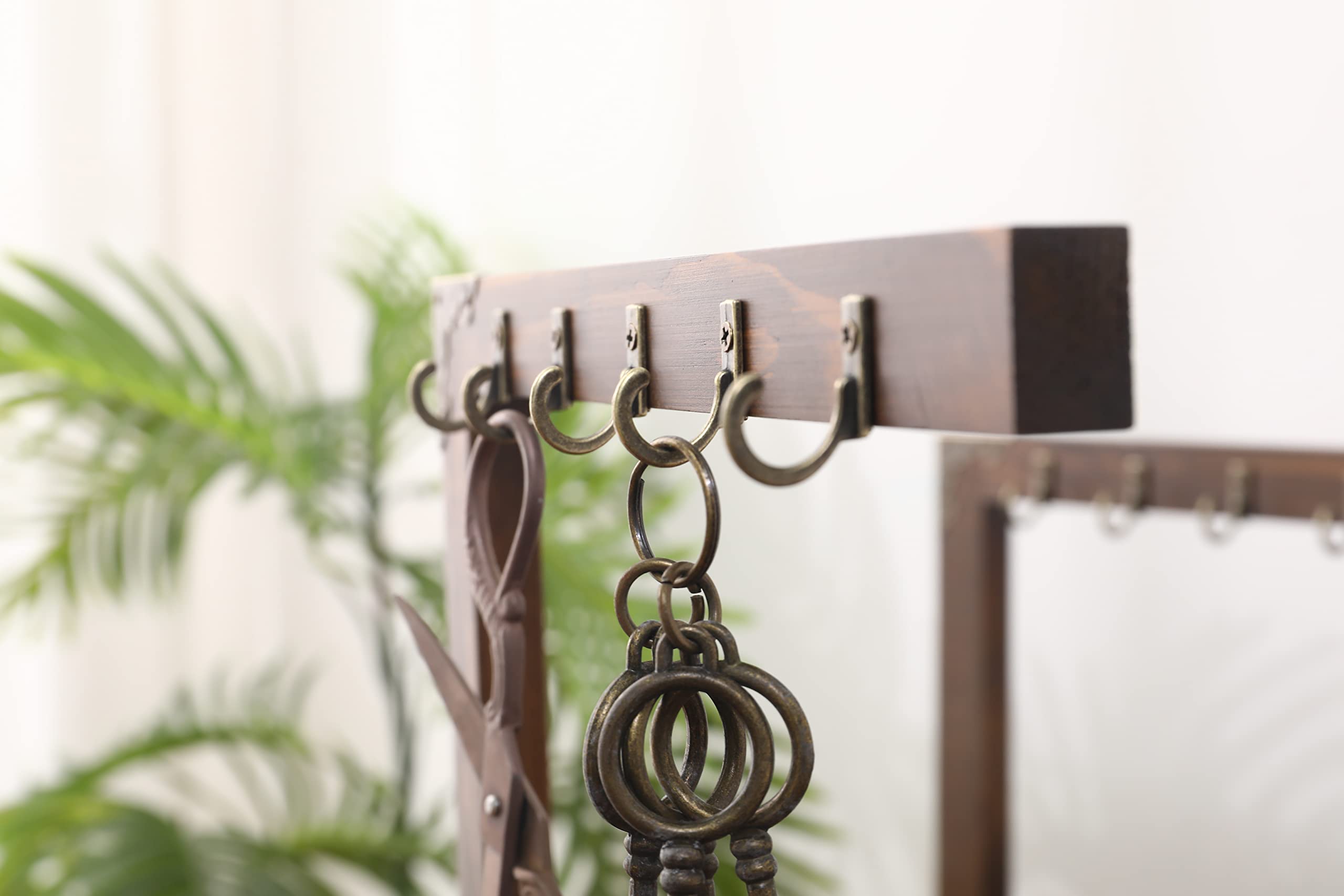 POKHDYE Wood Entryway Tabletop Key Holder Rack，Rustic Burnt Decorative Organizer with Storage Tray and Brass Tone Hooks，Jewelry Key Stand Hanging Organizer