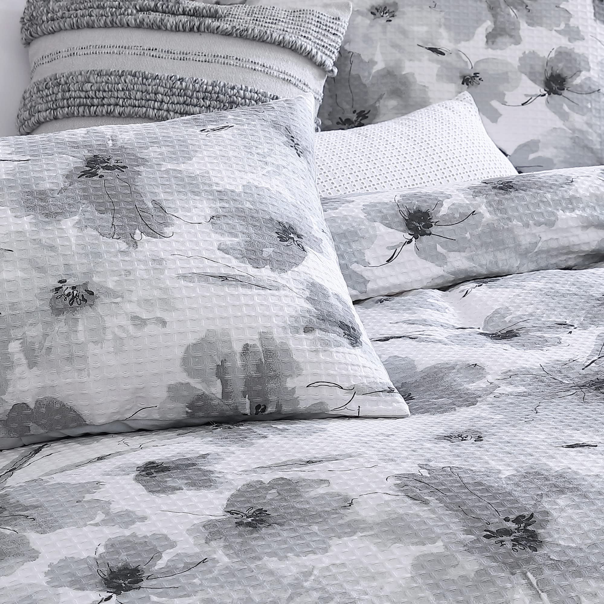 DKNY Bedding Modern Bloom 3-Piece Floral Cotton Duvet Cover Set, King, Grey