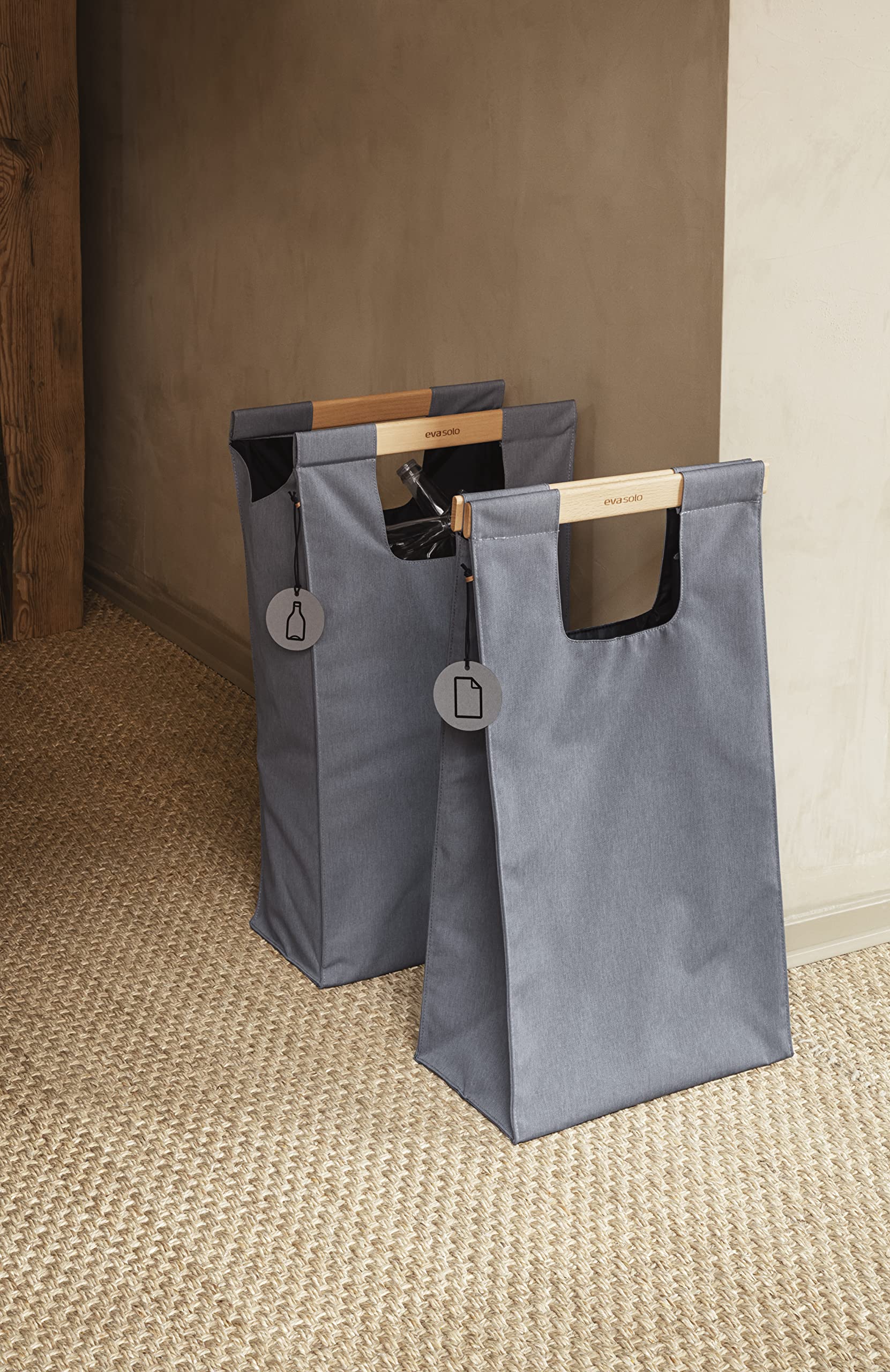 Eva Solo | Waste Separation Bag 7.4 Gallon (28 litres) | Beechwood Handles with Magnet Closure | Robust Stable Waste Separation Bag | Dark Grey