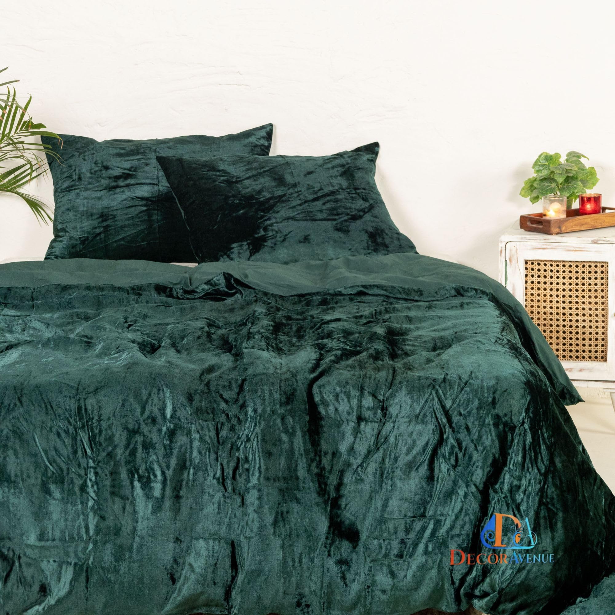 DecorAvenue Ultra-Luxe Crushed Velvet Duvet Cover, Boho Bedding UO Comforter Bedding Donna Cover, 3 Pc Duvet Set, Velvet Bedding Set (Emerald Green, King 90'' x 104'') (DuvetSet1607)