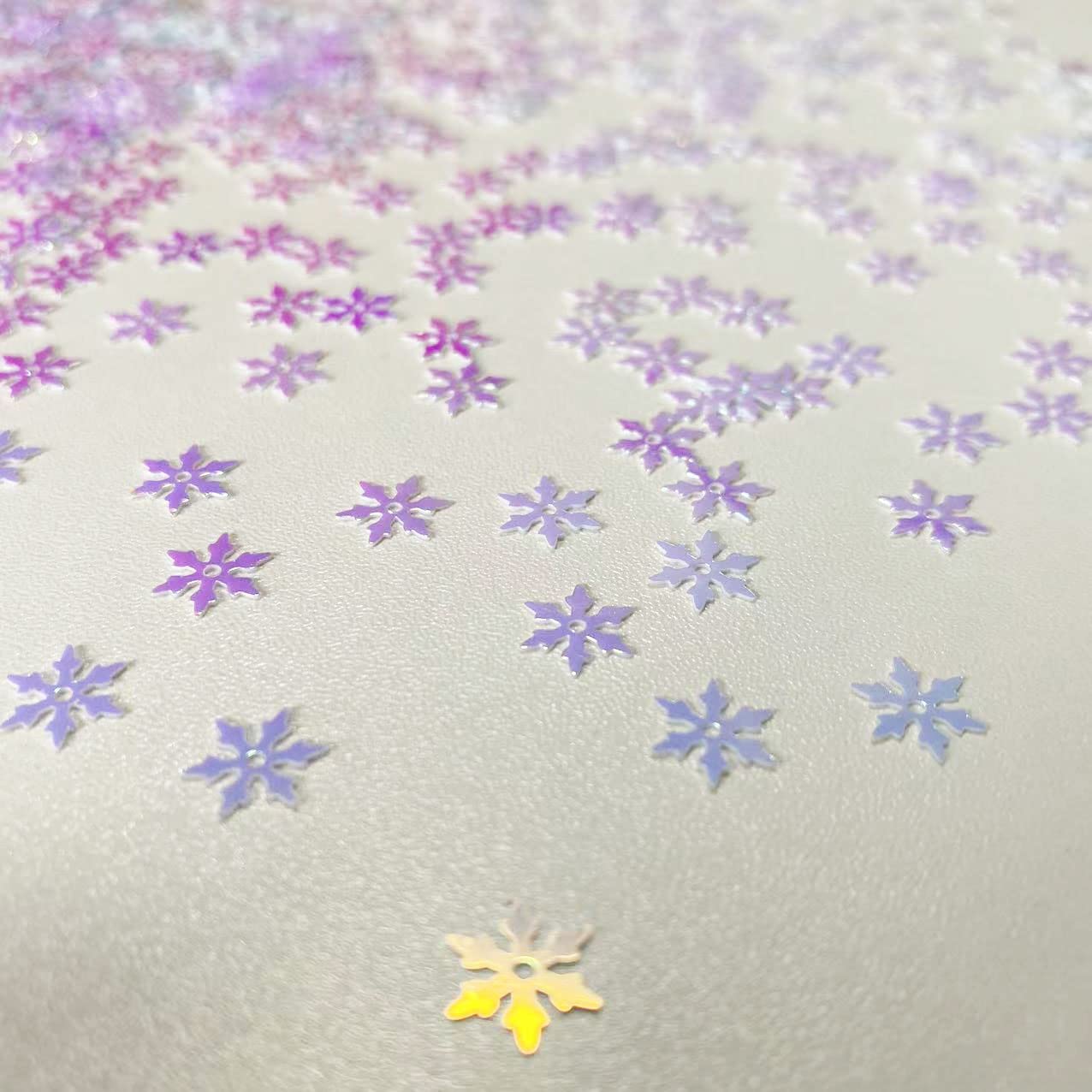 2000 Pieces Snowflakes Party Glitter PVC Confetti for Christmas Table Confetti Glitter for Winter Snowfield Wonderland Xmas Party Supplies DIY Craft Projects Party Decorations