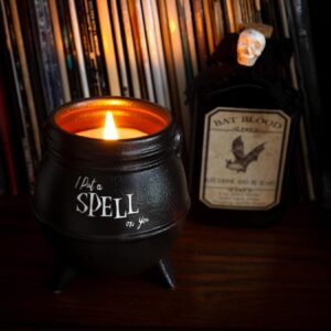 Disney Hocus Pocus "I Put A Spell On You" Ceramic Cauldron Candle | Lemongrass Fragrance With 30-Hour Burn Time