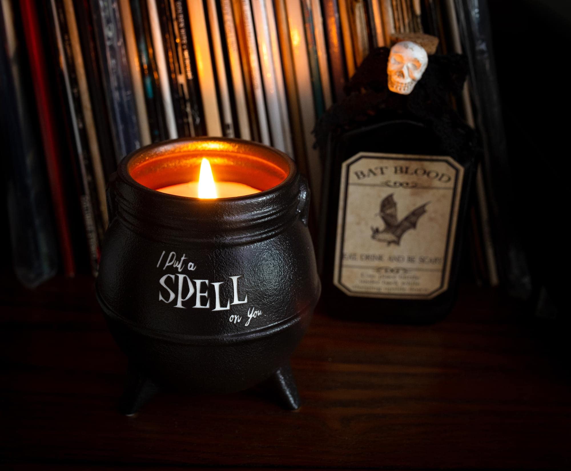 Disney Hocus Pocus "I Put A Spell On You" Ceramic Cauldron Candle | Lemongrass Fragrance With 30-Hour Burn Time