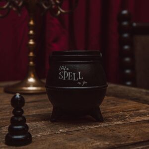 Disney Hocus Pocus "I Put A Spell On You" Ceramic Cauldron Candle | Lemongrass Fragrance With 30-Hour Burn Time