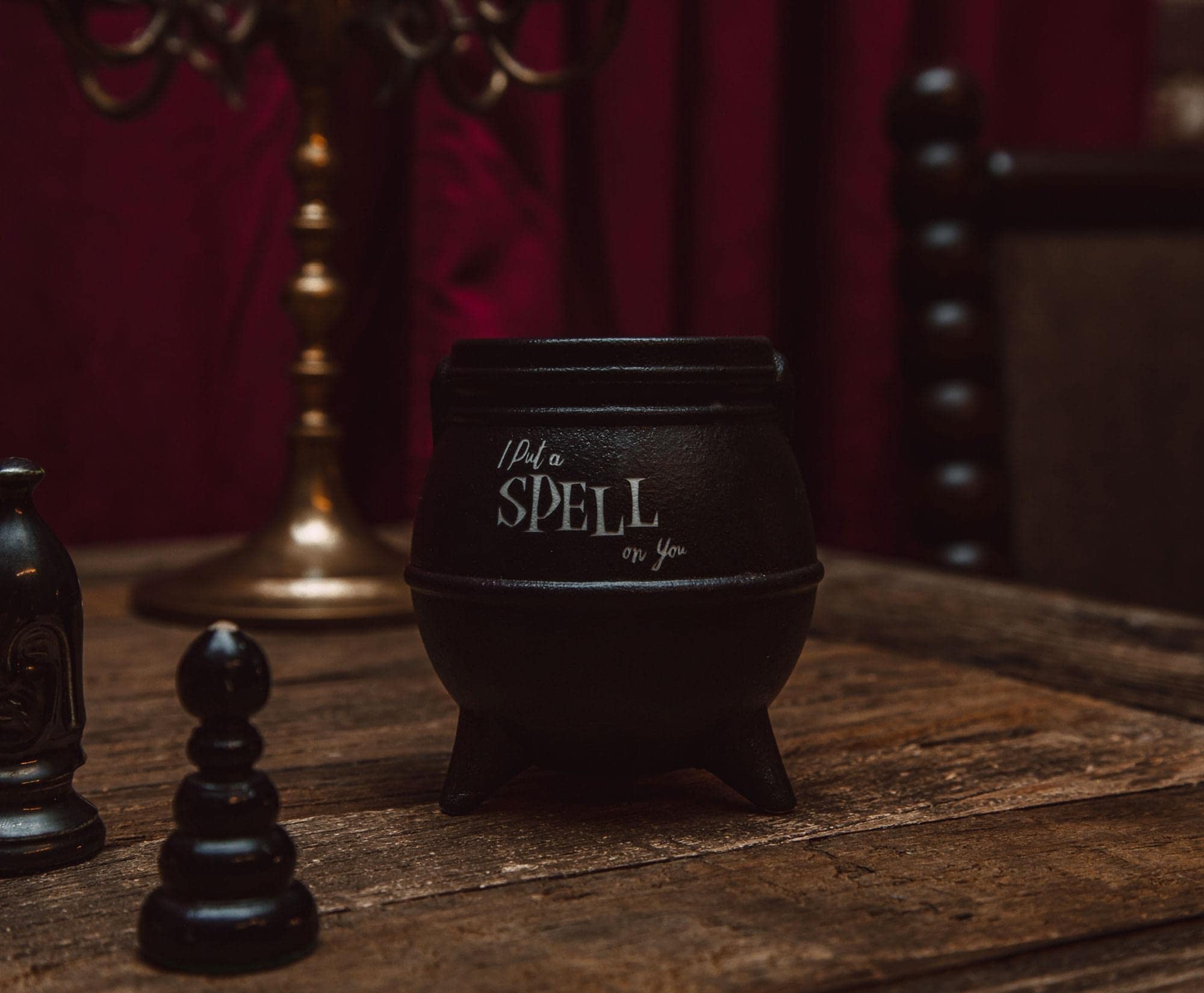 Disney Hocus Pocus "I Put A Spell On You" Ceramic Cauldron Candle | Lemongrass Fragrance With 30-Hour Burn Time