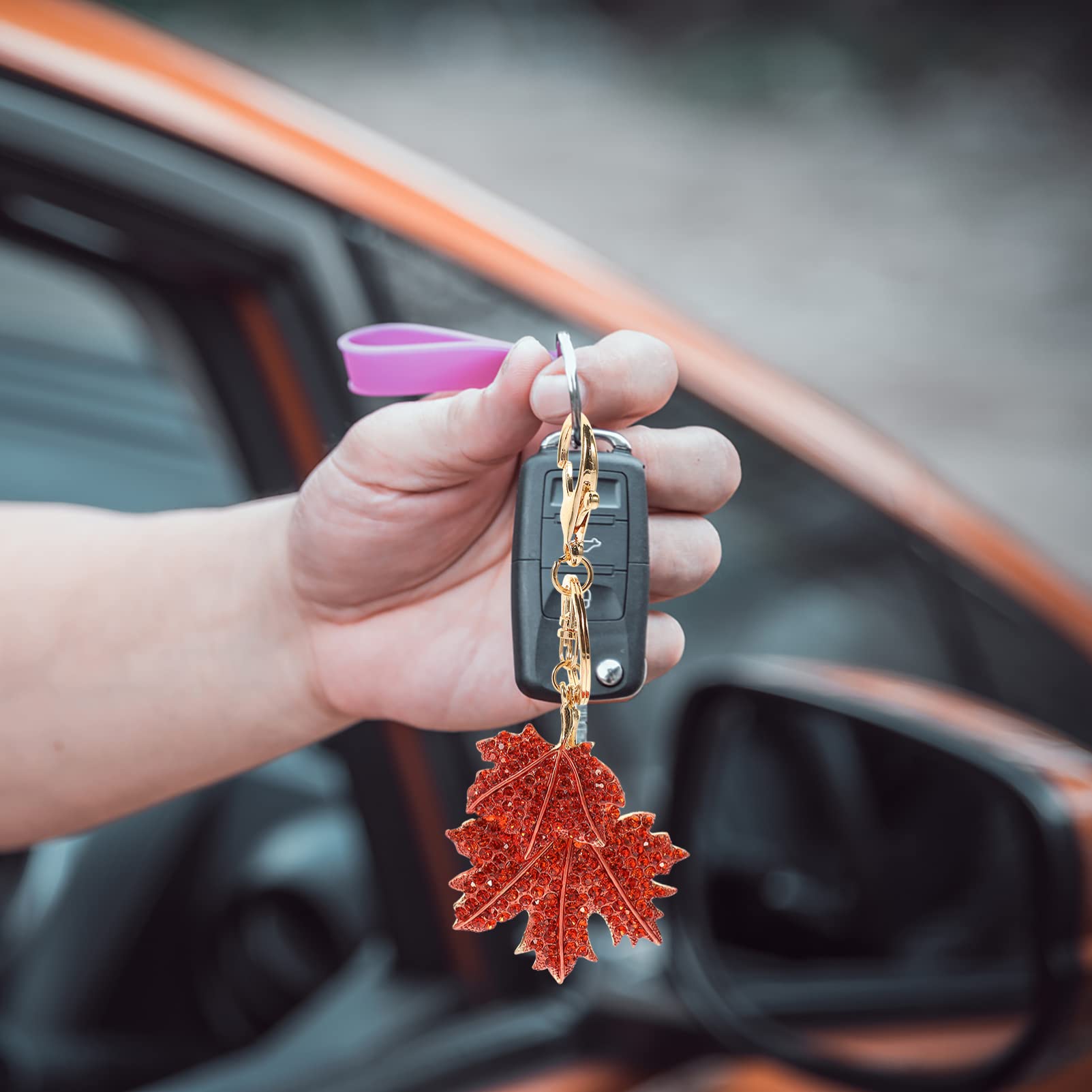 NUOBESTY Leaf Pendant Cute Backpack Decorative Metal Keychain Maple Leaf Shape Keychain Exquisite Maple Leaf Hanging Key Ring Fall Decor Flower Keychain