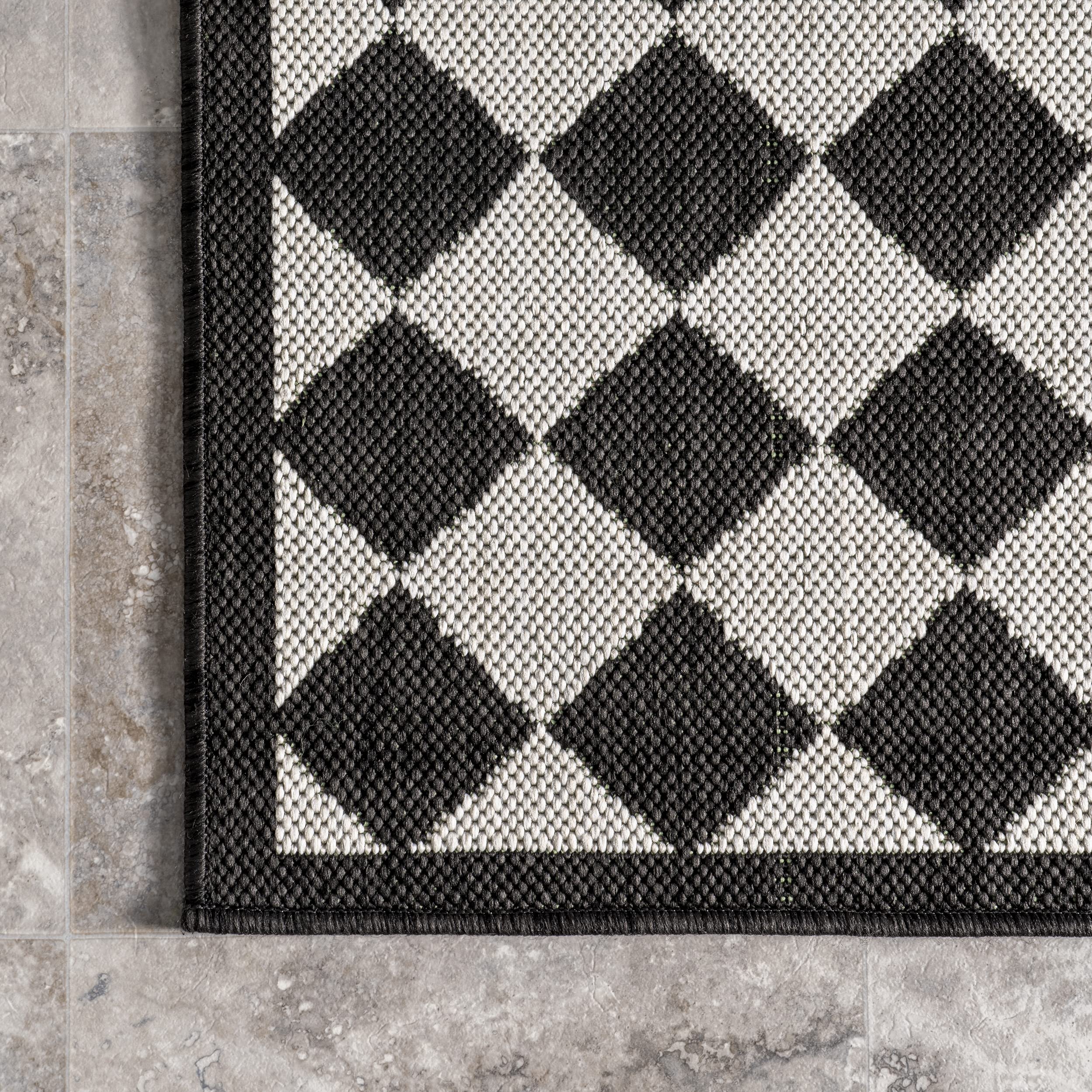 nuLOOM Myka Checkered Indoor/Outdoor Area Rug, 4' x 6', Black and White