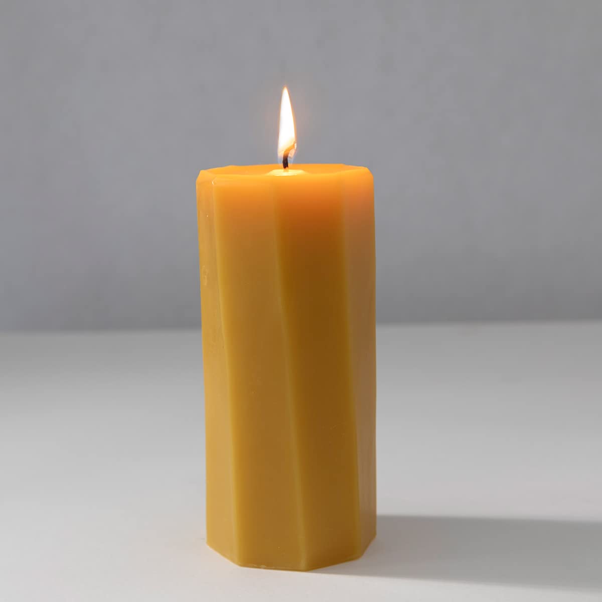 The Beeswax Co Pillar Beeswax Candle - Natural Honey Scented - Long-Lasting & Eco-Friendly - Cotton Wick - Slow Burning - Hand Poured Pure Organic Bees Wax - Spiral Octagon