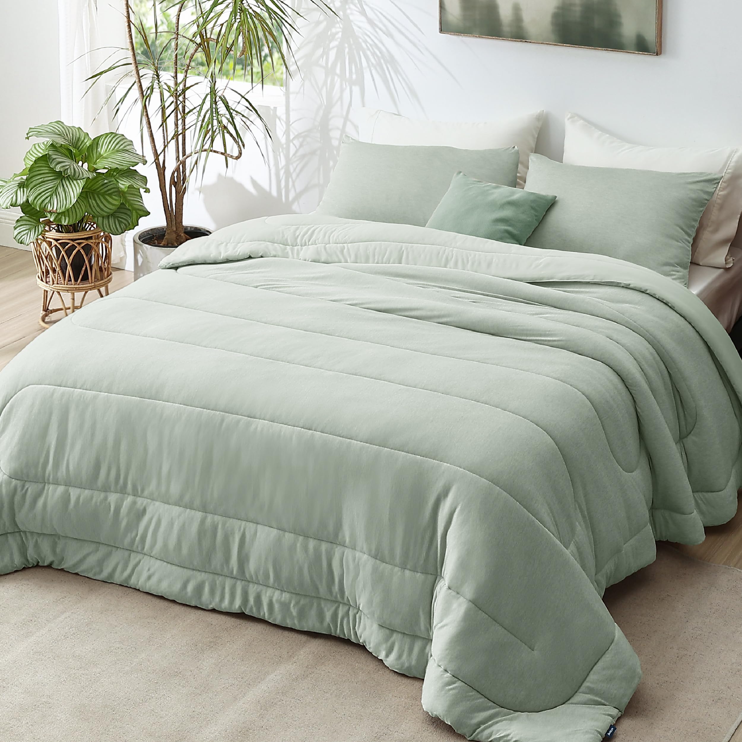 Bedsure King Comforter Set Kids - Cooling and Warm Bed Set, Sage Green Reversible All Season Cooling Comforter, 3 Pieces, 1 King Size Comforter (102"x90") and 2 Pillow Cases (20"x36")