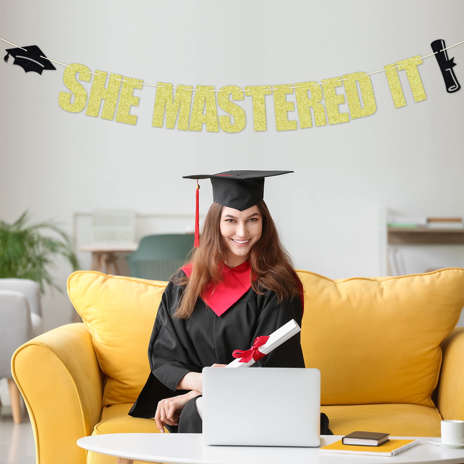 She Mastered It Banner, Masteres 2025 Banner, Girls Happy Master Degree Party Decorations 2025, Glittery Congrats Grad Decorations