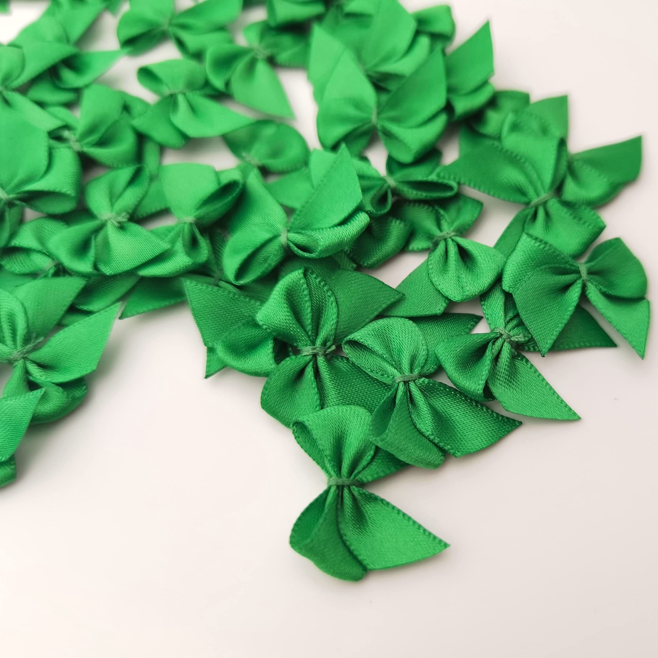 Micomon 50pcs 1.2-Inch Mini Satin Ribbon Bows for Crafts Small Green Bows Christmas Decoration Embalishement Scrapbooking(Green)