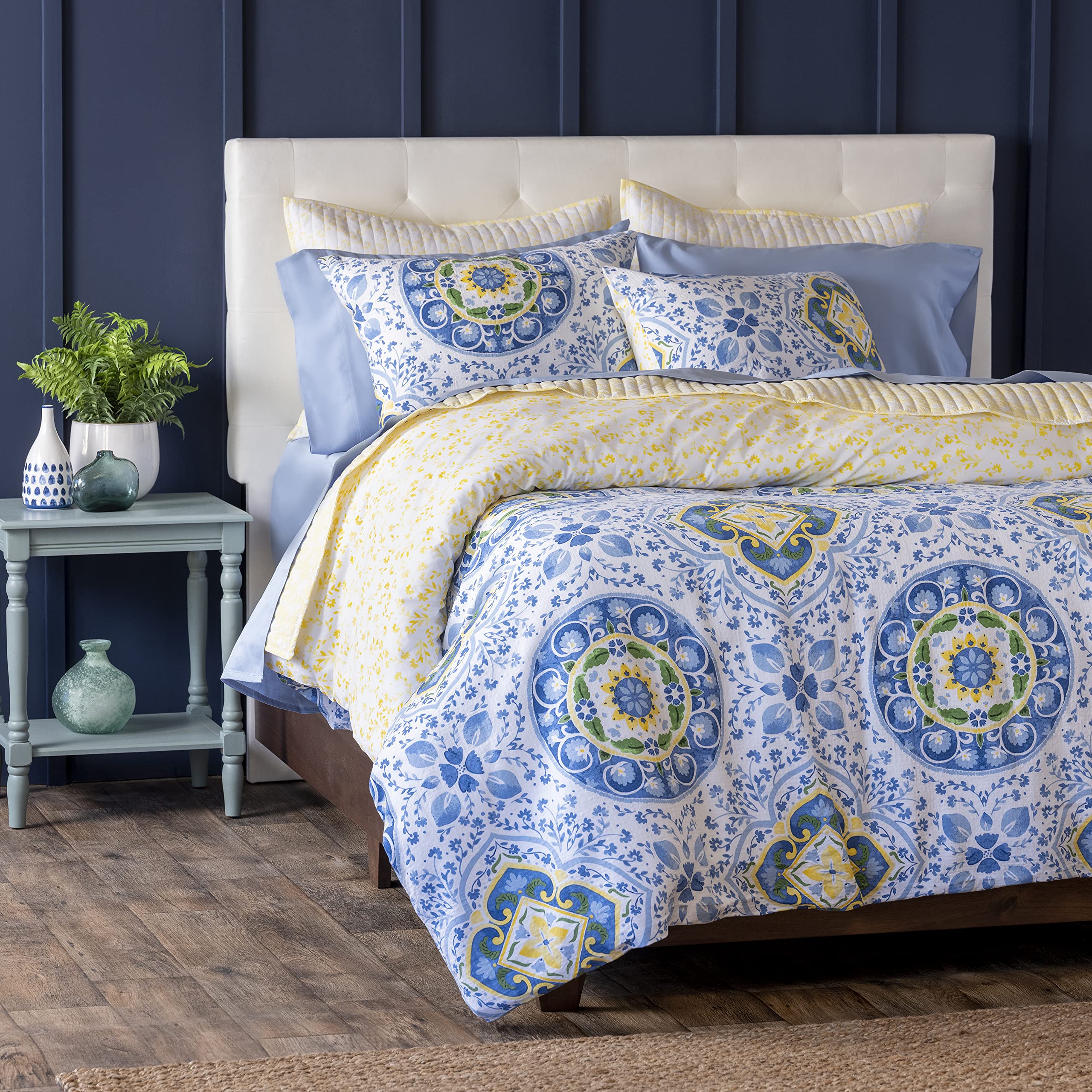 MARTHA STEWART Aria Duvet Cover Queen Size, 3 Piece Set-1 Duvet Cover, 2 Pillow Shams, Cotton-Percale, Soft, Reversible, Easy Wash, All Season 90"x92" with Button Closure, Federal Blue