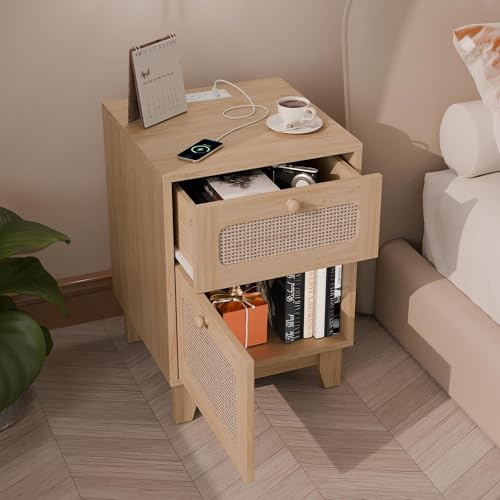 Modern Wicker Rattan Nightstand Set of 2,Rattan Stand with Drawer and Charge Station, Wooden Side Table for Small Spaces, Natural Wood BedsideTable for Bedroom,Easy Assembly(with Charging Station,2)