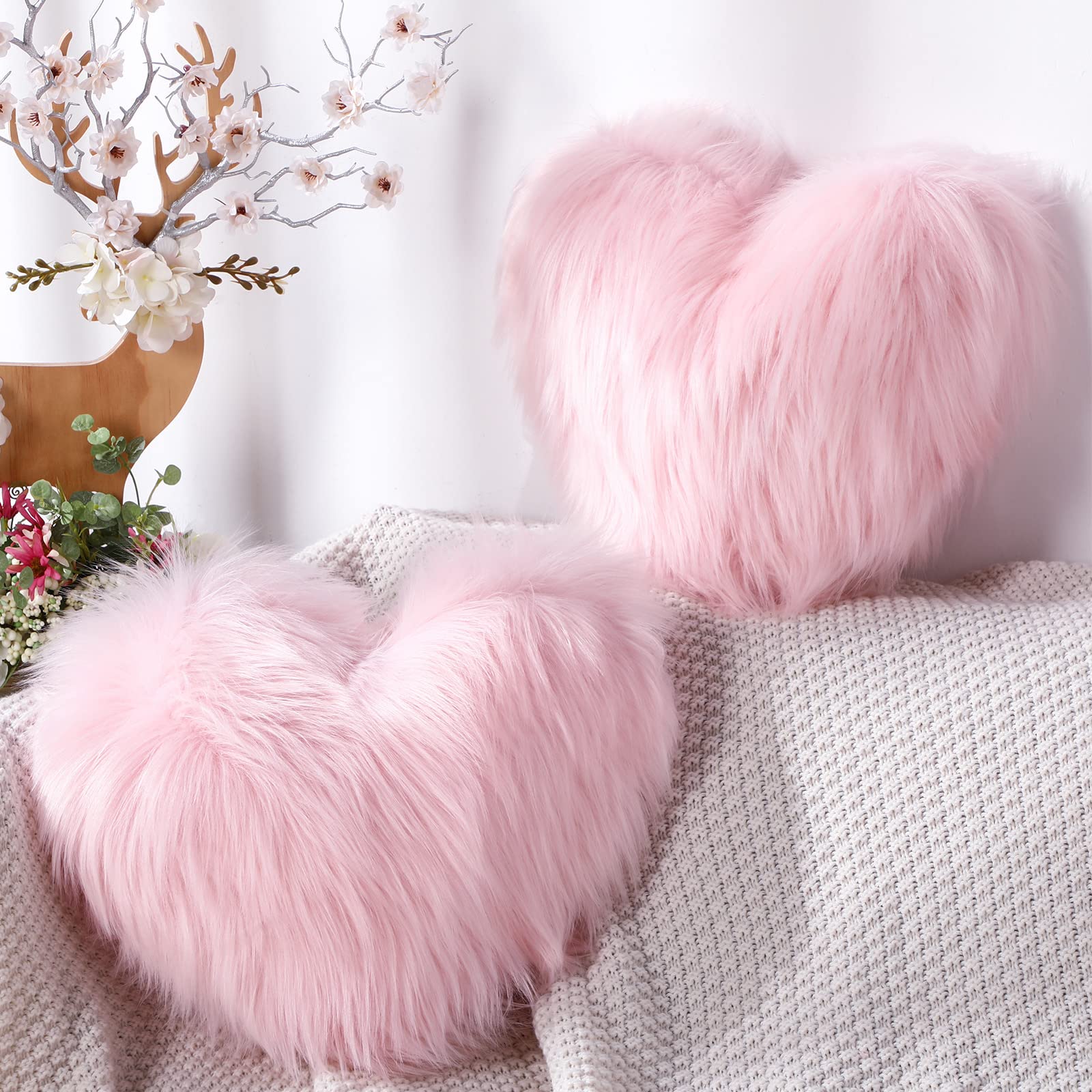 Maitys 2 Pieces Heart Shaped Decorative Pillows Faux Fur Throw Pillow Fluffy Pillows Spring Cute Soft Throw Cushion with Insert for Girls Kids Bedroom Living Room Sofa Couch, 12 x 16 Inch (Violet)