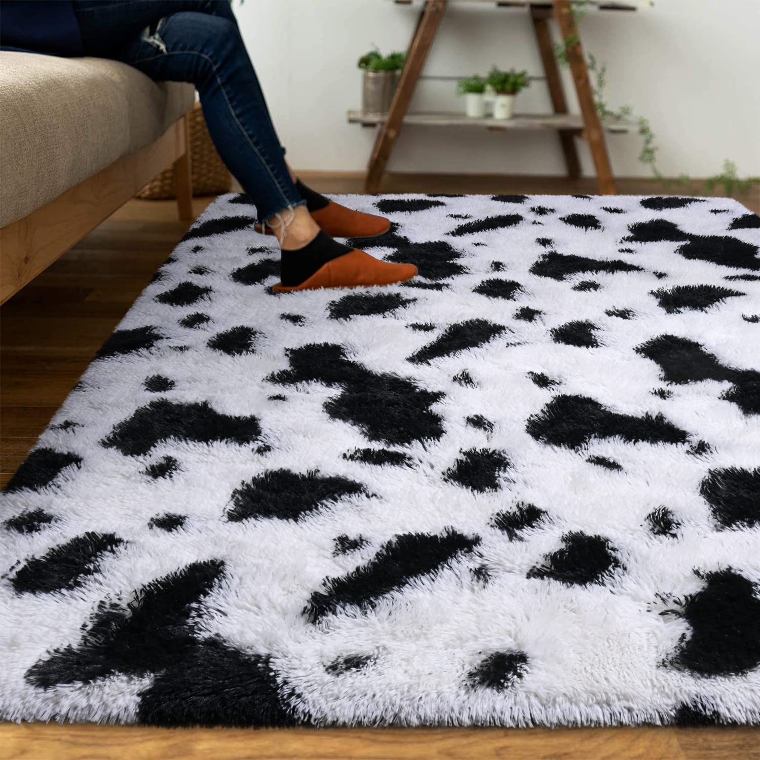 DweIke Super Soft Shaggy Rugs Fluffy Carpets, 3x5 Feet, Cow Print Rug for Living Room Bedroom, Fluffy ​Rug for Girls Kids Room, Shag Plush Rug for Teen Room Decor, Black-White